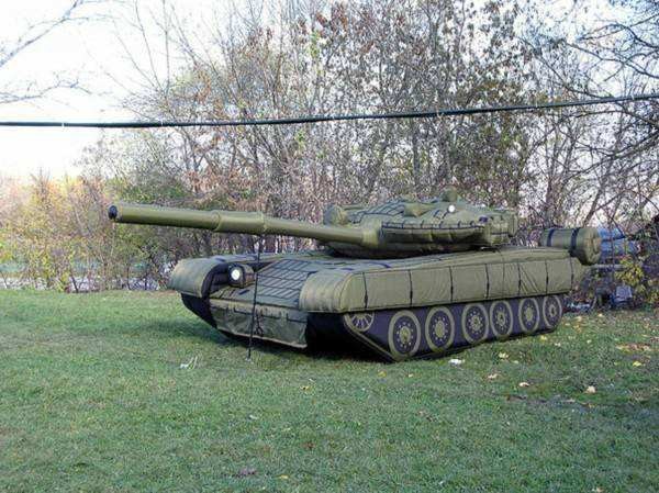 鲁甸陆地军事假目标坦克